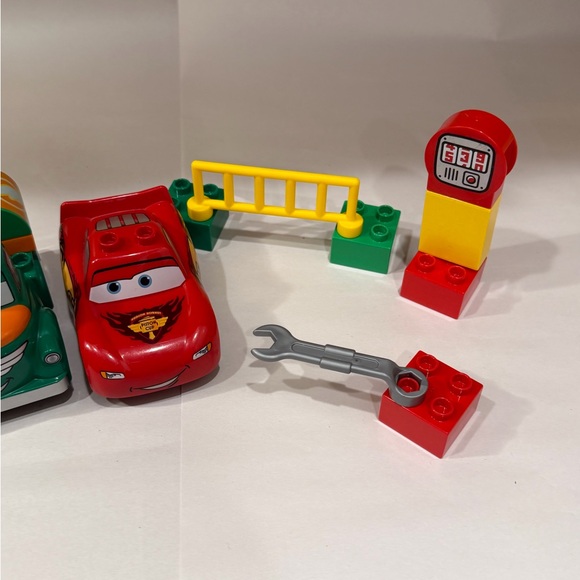 LEGO duplo Disney Cars McQueen  Building Set - Red and Green - Picture 2 of 5